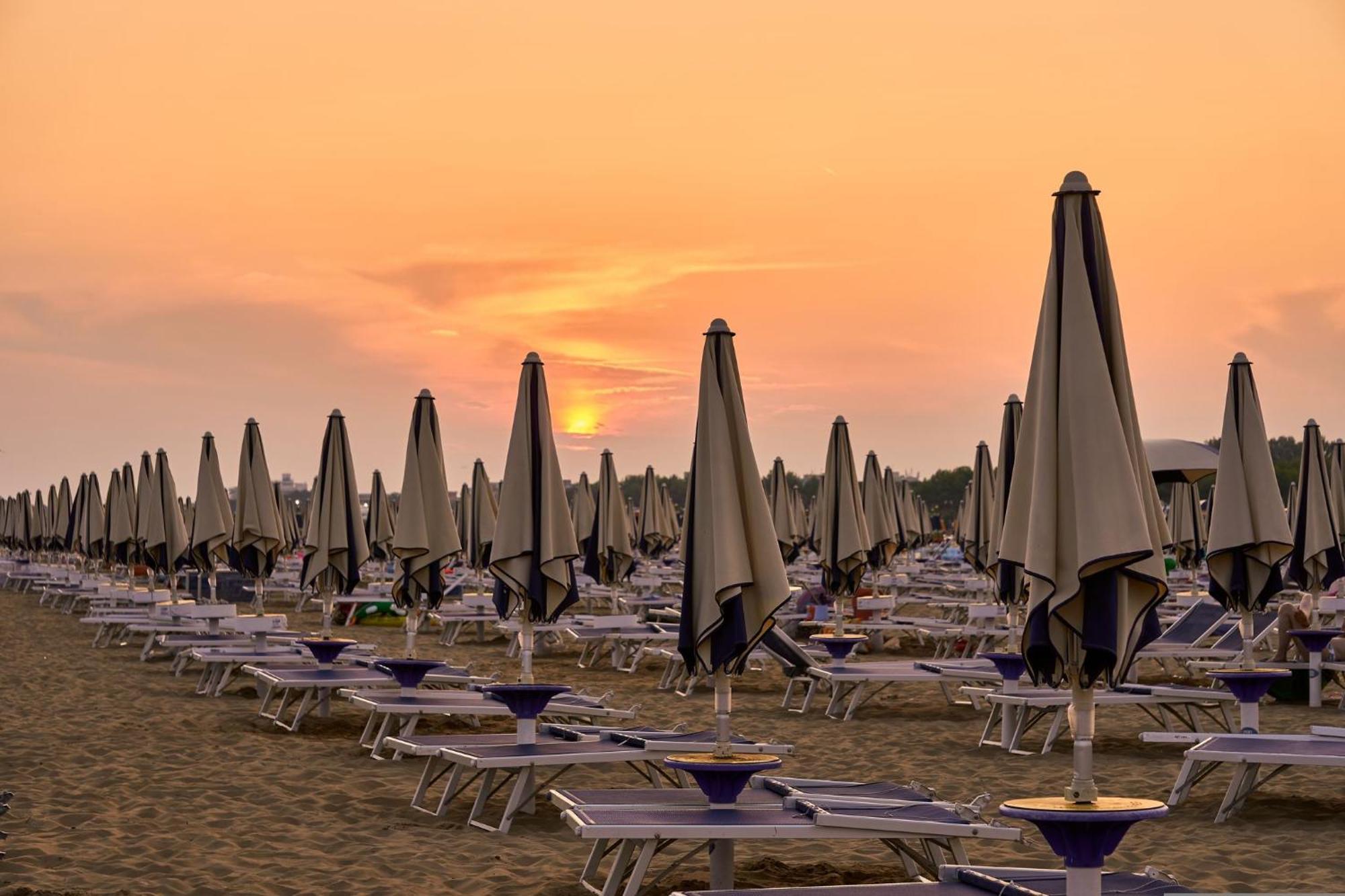 Cozy Flat With Amazing Seaview In Bibione Apartment Exterior photo